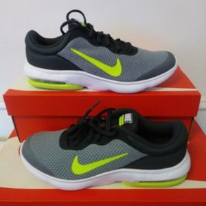 Kids Size 7Y Nike Air Max